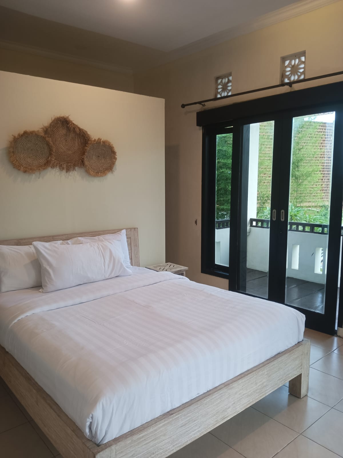 Villa 3 Bed In Pererenan EK-4164