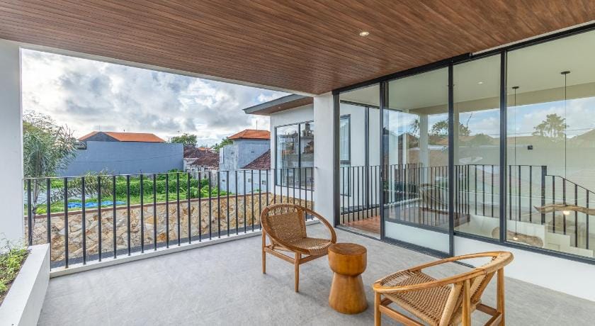 Villa 3 Bed In Seminyak PO-4312