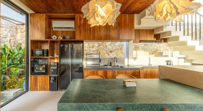Villa 3 Bed In Seminyak PO-4312