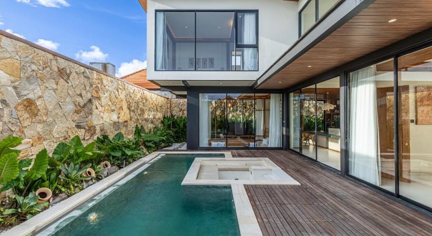 Villa 3 Bed In Seminyak PO-4312