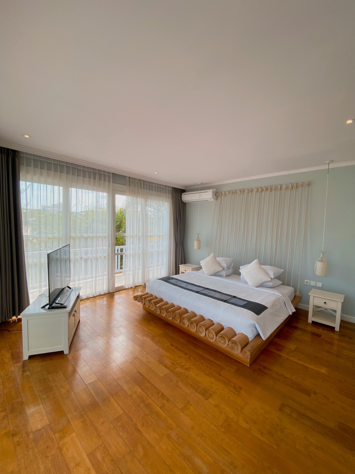 Villa  4 Bed In Berawa, DM-4277