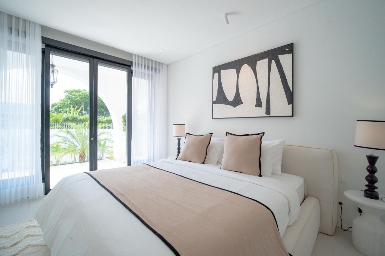 Villa 4 Bed In Berawa EK-4154