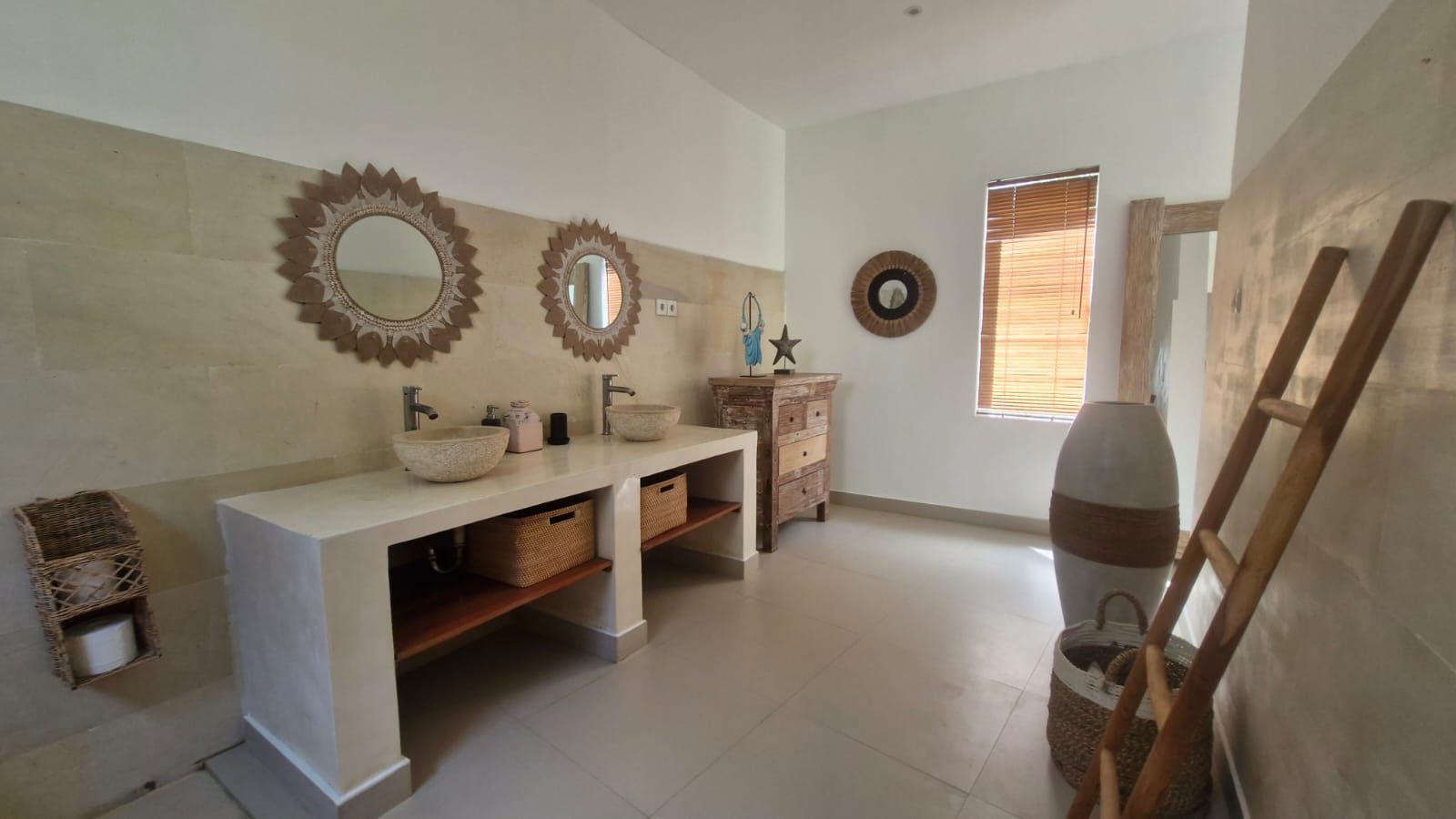 Villa 4 Bed In Bumbak,Umalas CR-3949