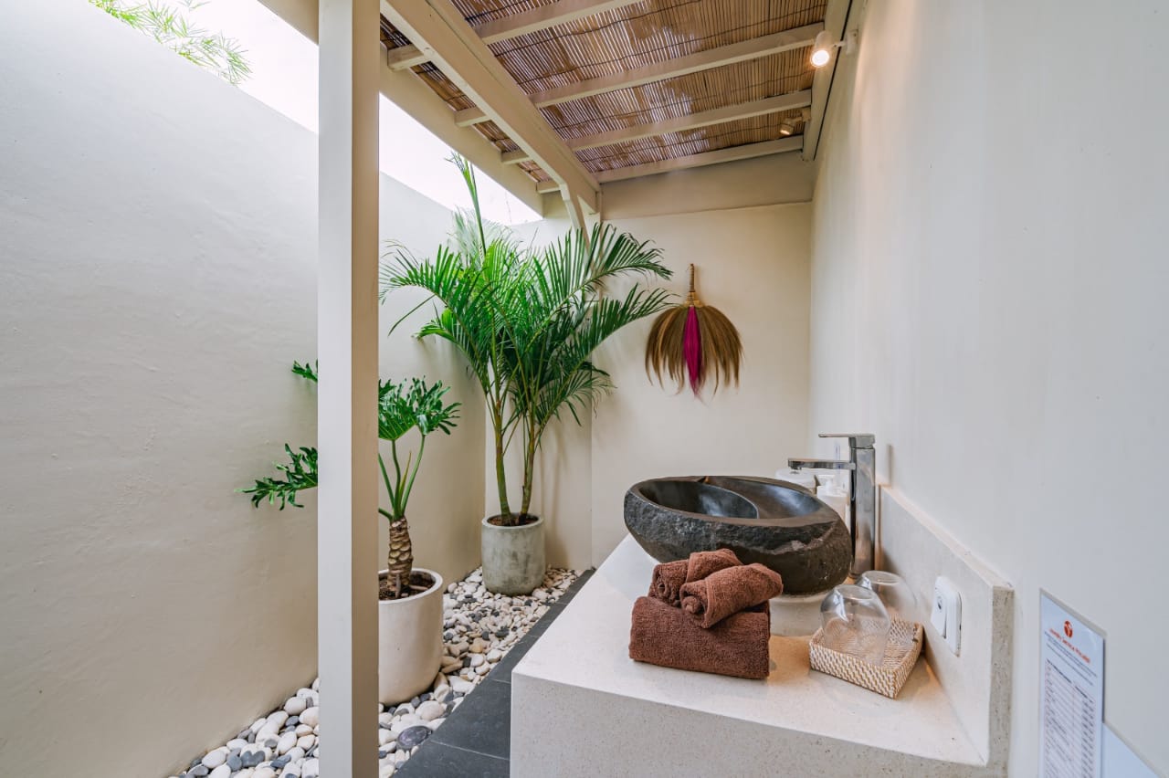 Villa 4 Bed In Canggu EK-4204
