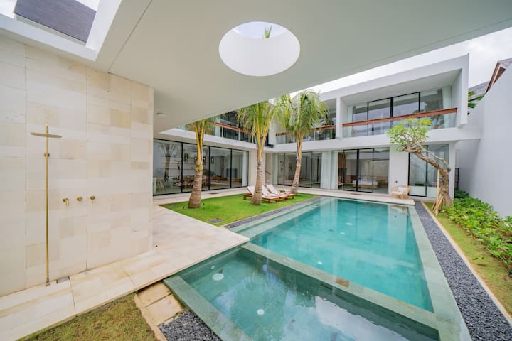 Villa 4 Bed In Pererenan PO-4103
