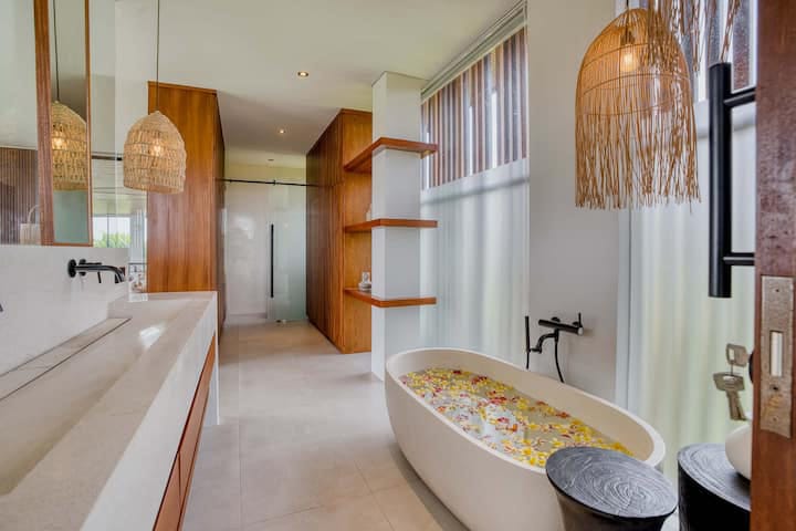 Villa 5 Bed Pererenan PO-4371