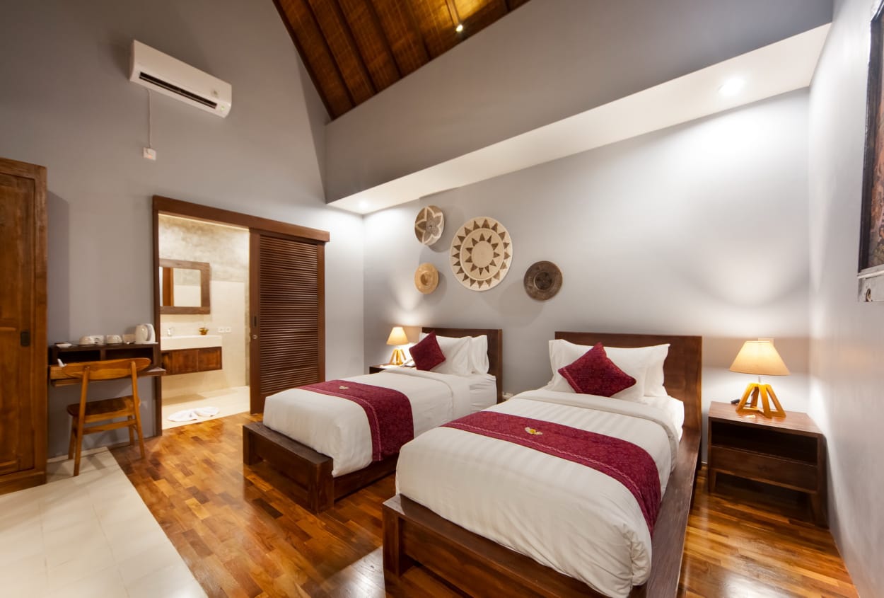 Villa 6 Bed In Seminyak PO-4402